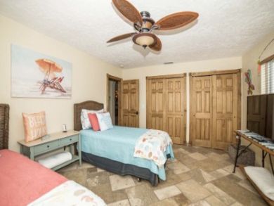 Holmes Beach Vacation Home with 2 Bedrooms Sleeps 6