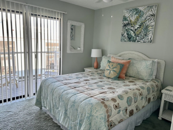 Holmes Beach Vacation Rental Anna Maria Island Condo with Pool