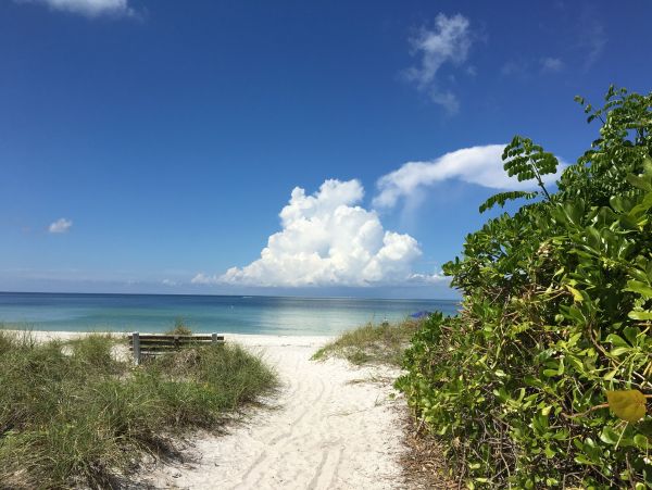 Holmes Beach Vacation Rental Anna Maria Island Condo with Pool