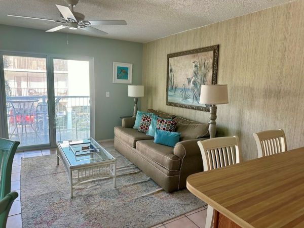 Holmes Beach Vacation Rental Anna Maria Island Condo with Pool
