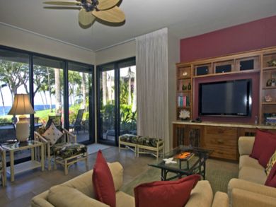 Living area with flat screen
