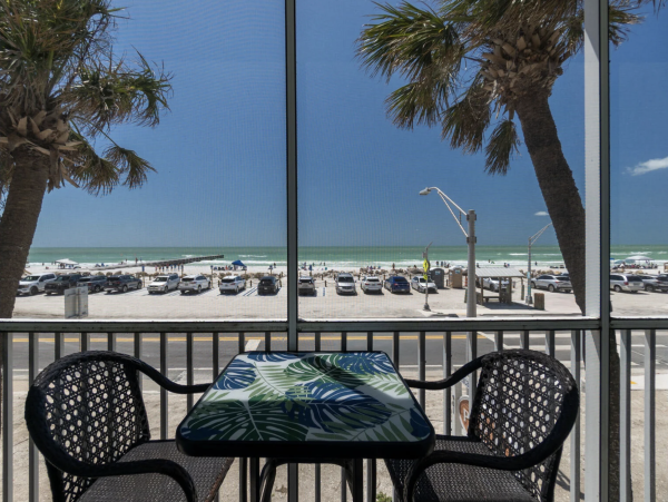 Bradenton Beach Accommodation Across Street from the Gulf