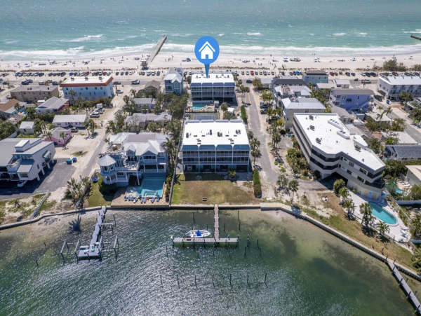 Bradenton Beach Accommodation Across Street from the Gulf