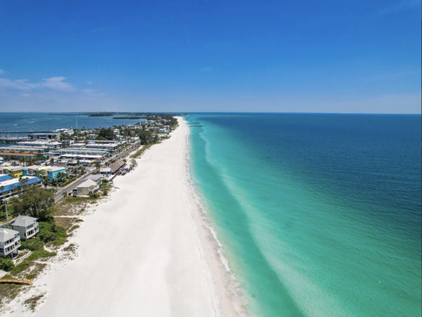 Bradenton Beach Accommodation Across Street from the Gulf