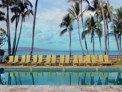 Ocean front swimming pool with lounging area