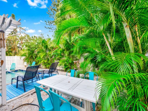 Charming Beach Retreat on Sunny Holmes Beach