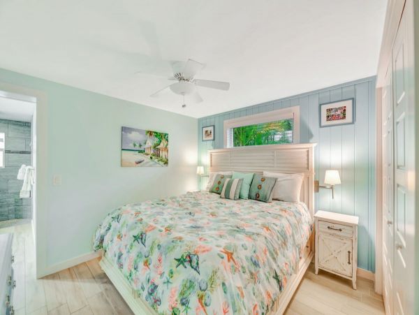 Charming Beach Retreat on Sunny Holmes Beach
