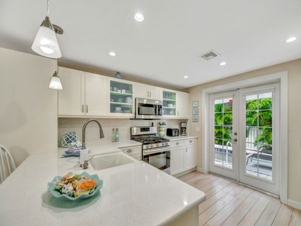 Charming Beach Retreat on Sunny Holmes Beach