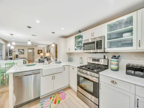Charming Beach Retreat on Sunny Holmes Beach