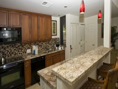 Kitchen with breakfast bar