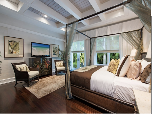 Platinum Four Bedroom Home One Block to the Beach in Naples