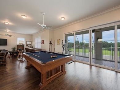Posh Location in Upscale Naples