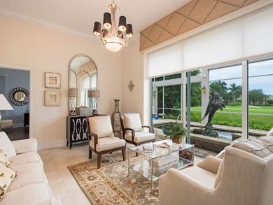 Posh Location in Upscale Naples