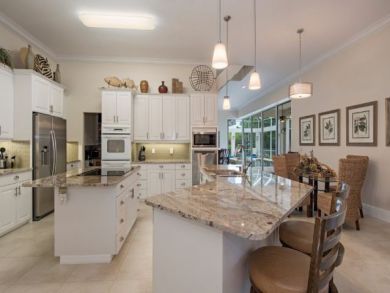 Posh Location in Upscale Naples