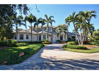 Posh Location in Upscale Naples