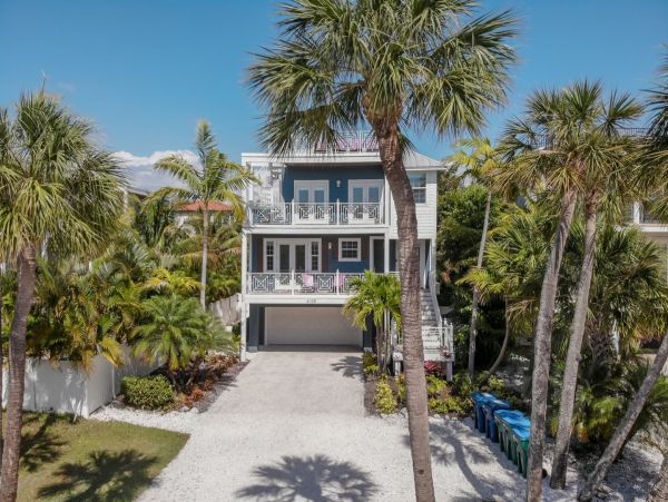 Luxury Holmes Beach Six Bedroom Vacation Homes Sleeps 12