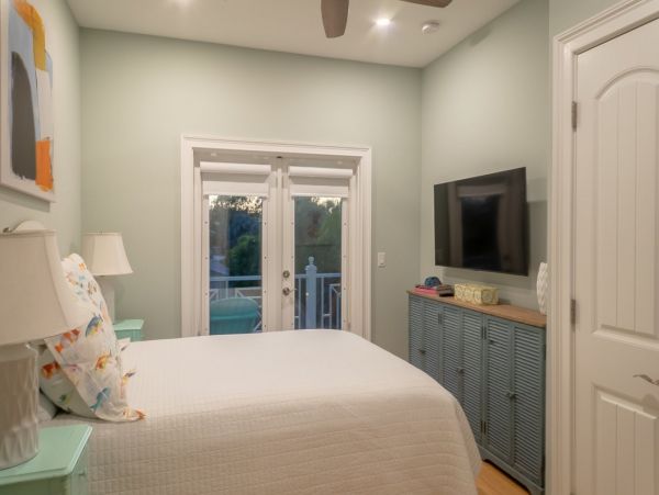 Luxury Holmes Beach Six Bedroom Vacation Homes Sleeps 12