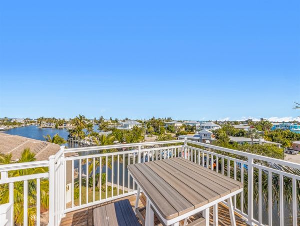 Luxury Canal Front Home Near Anna Maria Beaches - Four Bedroom Pool & Water Views