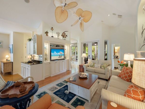 Four Bedroom Island Home Steps from Sugar White Sandy Beach