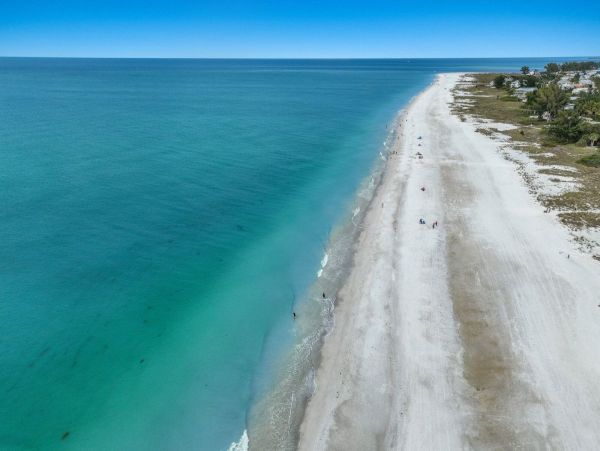 Four Bedroom Island Home Steps from Sugar White Sandy Beach
