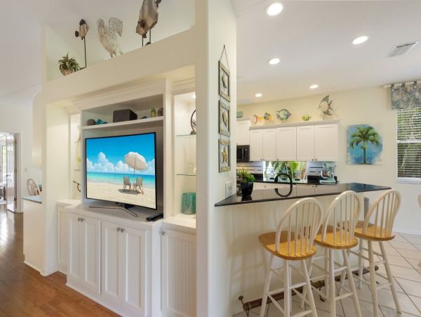 Four Bedroom Island Home Steps from Sugar White Sandy Beach