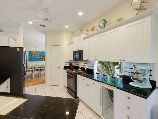 Four Bedroom Island Home Steps from Sugar White Sandy Beach