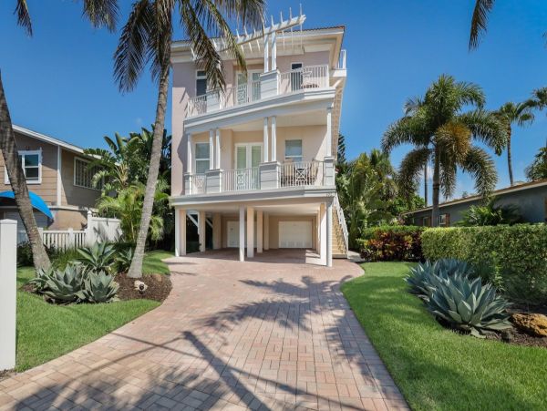 Gulf & Bay View Three Bedroom Rental Home in Bradenton Beach