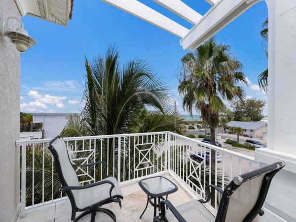Gulf & Bay View Three Bedroom Rental Home in Bradenton Beach