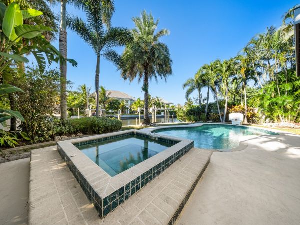 Anna Maria 4 Bedroom Vacation Home Canal View and Pool