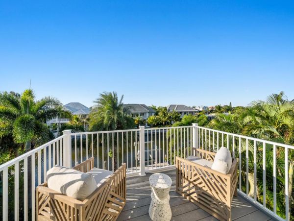 Anna Maria 4 Bedroom Vacation Home Canal View and Pool