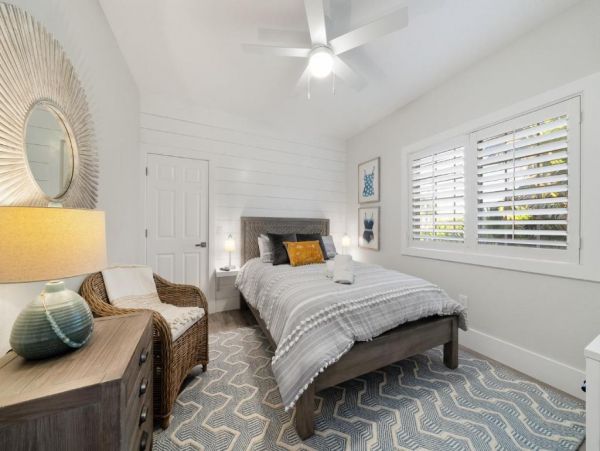 Anna Maria 4 Bedroom Vacation Home Canal View and Pool