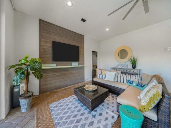 Anna Maria 4 Bedroom Vacation Home Canal View and Pool