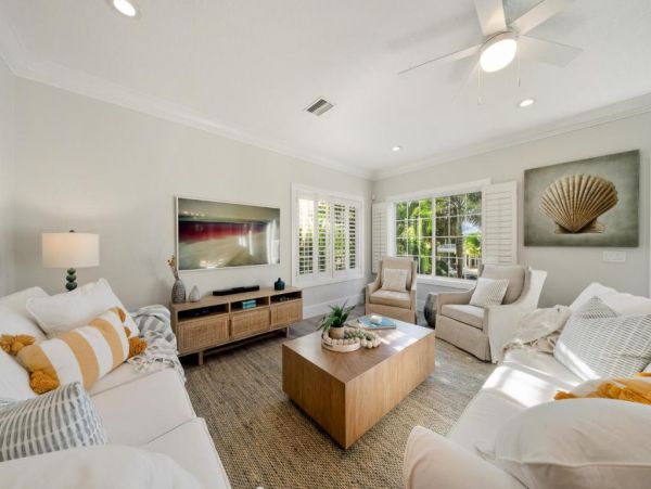 Anna Maria 4 Bedroom Vacation Home Canal View and Pool