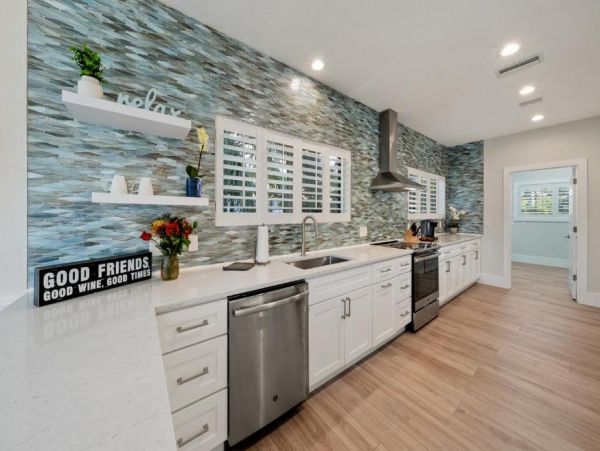 Anna Maria 4 Bedroom Vacation Home Canal View and Pool