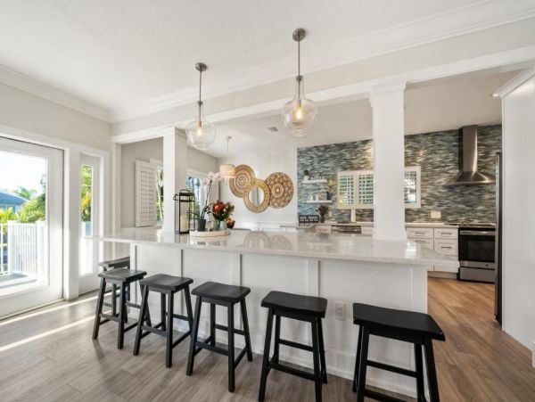 Anna Maria 4 Bedroom Vacation Home Canal View and Pool