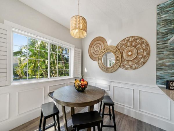 Anna Maria 4 Bedroom Vacation Home Canal View and Pool