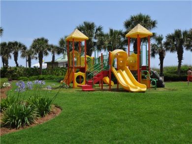 Spacious Three Bedroom Vacation Beach Condo Sleeps 8