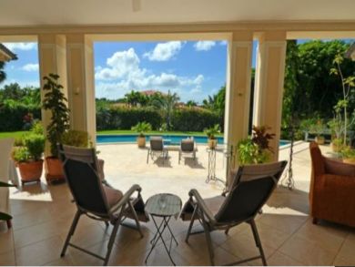 Luxury Beachfront Villa Sleeps 8 Guests - Private Pool
