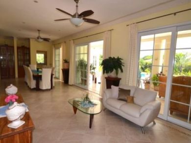 Luxury Beachfront Villa Sleeps 8 Guests - Private Pool