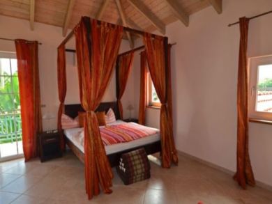 Luxury Beachfront Villa Sleeps 8 Guests - Private Pool