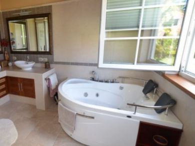 Luxury Beachfront Villa Sleeps 8 Guests - Private Pool