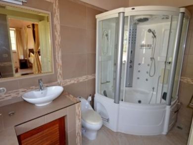Luxury Beachfront Villa Sleeps 8 Guests - Private Pool