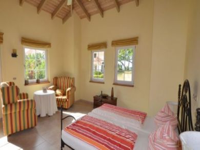 Luxury Beachfront Villa Sleeps 8 Guests - Private Pool