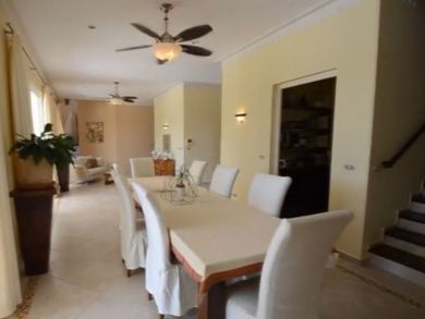 Luxury Beachfront Villa Sleeps 8 Guests - Private Pool