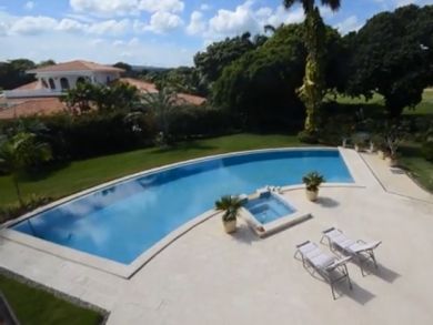Luxury Beachfront Villa Sleeps 8 Guests - Private Pool