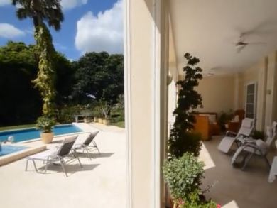 Luxury Beachfront Villa Sleeps 8 Guests - Private Pool