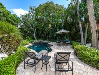Stunning Walk to Beach Cottage Anna Maria Island GREAT Pool
