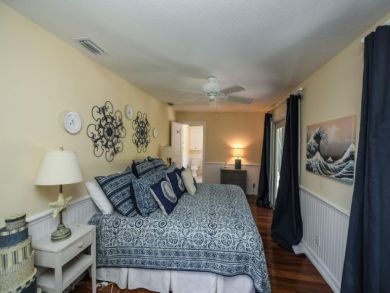 Stunning Walk to Beach Cottage Anna Maria Island GREAT Pool