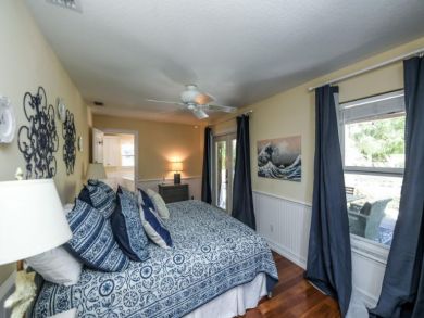 Stunning Walk to Beach Cottage Anna Maria Island GREAT Pool