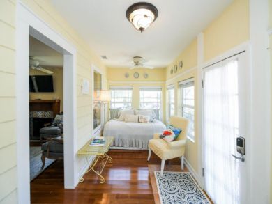 Stunning Walk to Beach Cottage Anna Maria Island GREAT Pool